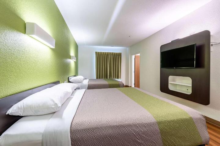1 Queen Bed (2 of 16)