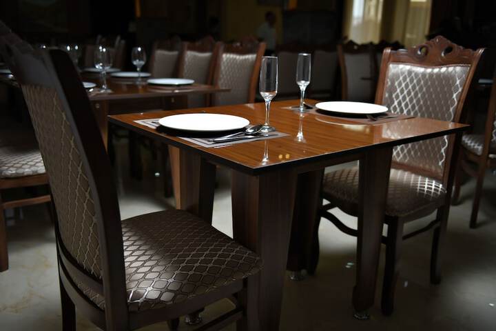 Dining 28 of 36