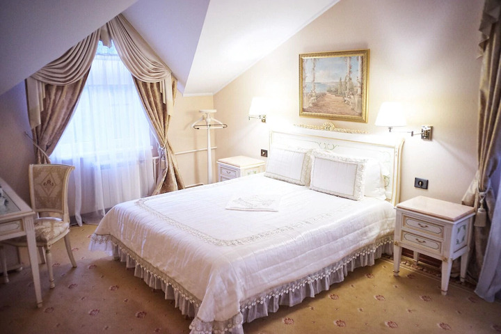 Room 8 of 9