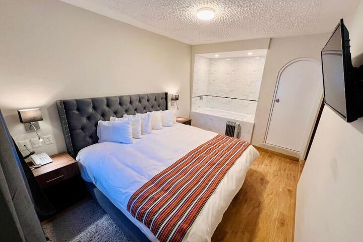 Room 7 of 13