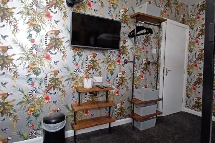 Room 16 of 114