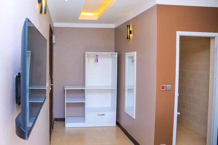 Room 6 of 38