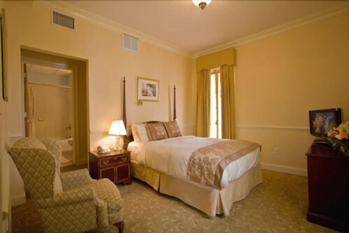 Room 6 of 19