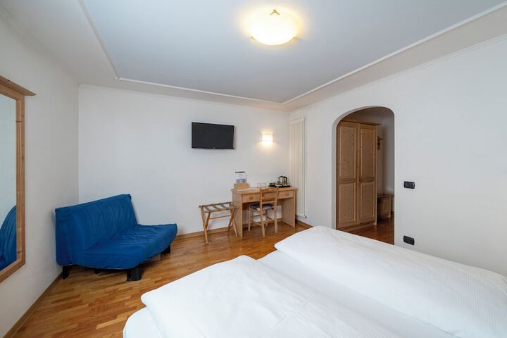 Room 96 of 173