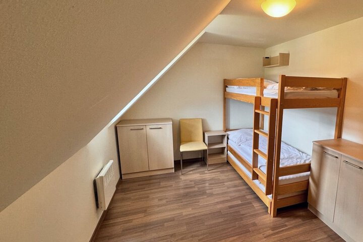 Room 90 of 194