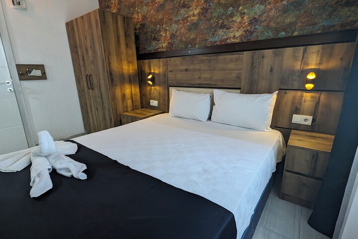 Room 8 of 20