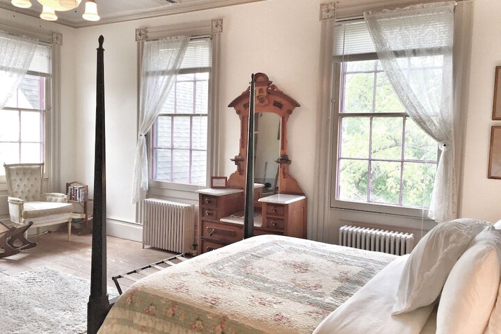 Room 32 of 79