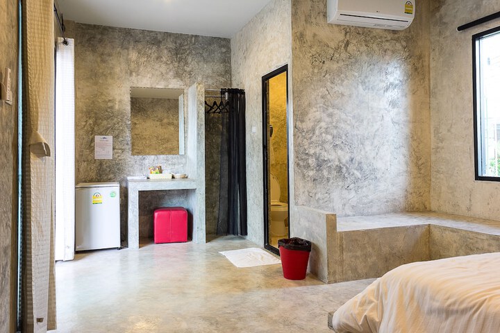 Room 9 of 50