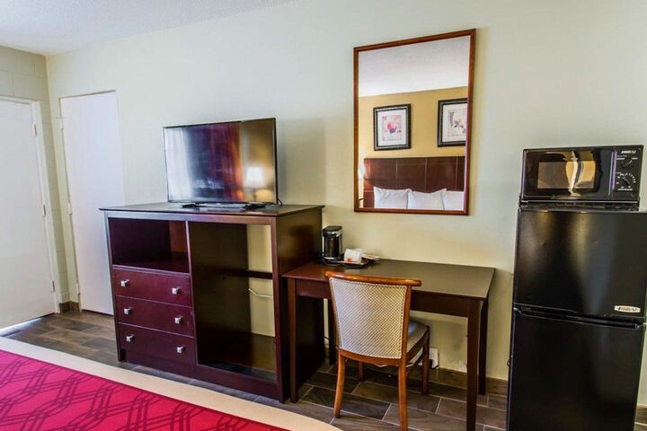 1 King Bed (2 of 5)