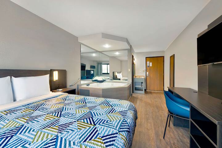 Room 17 of 28