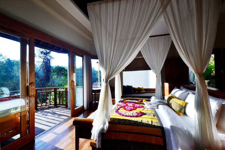 Room 4 of 63