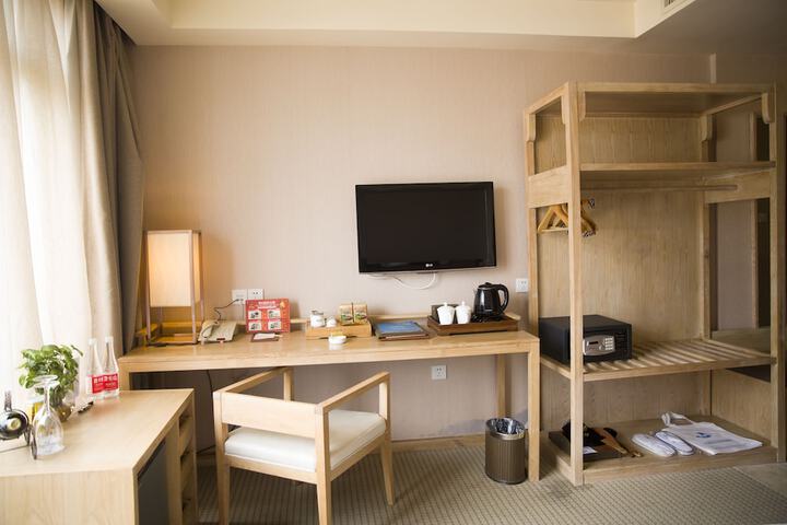 Room 25 of 40