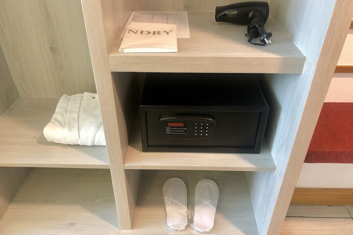Room 48 of 87