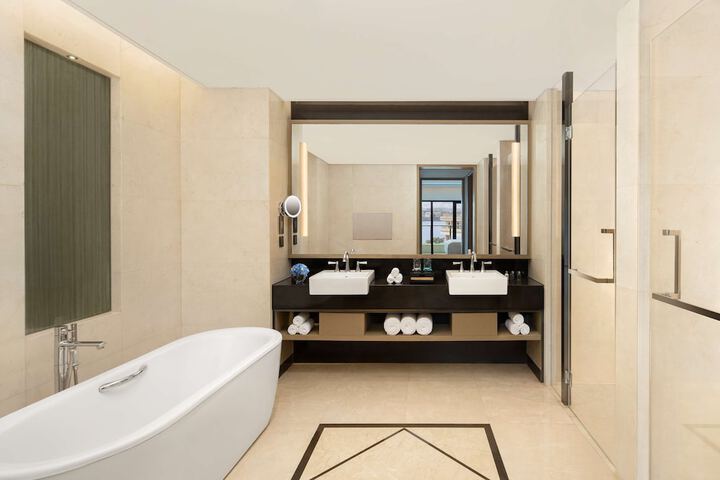 Room 32 of 62