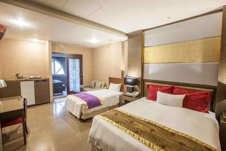 Room 8 of 31