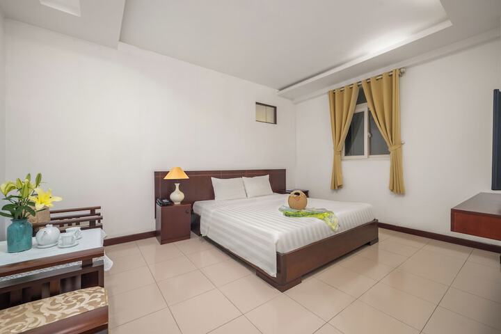 Room 12 of 77