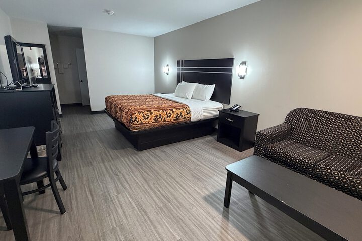 Room 4 of 15