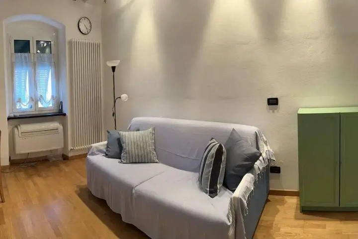 Room 8 of 11
