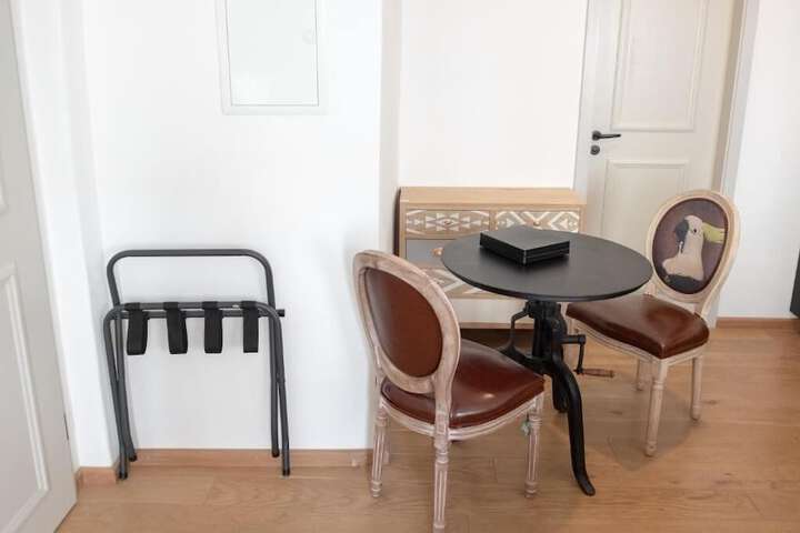 Room 7 of 19