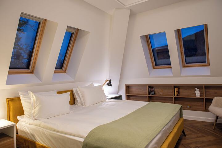 Room 42 of 69