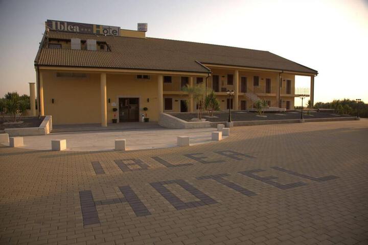 IBLEA HOTEL