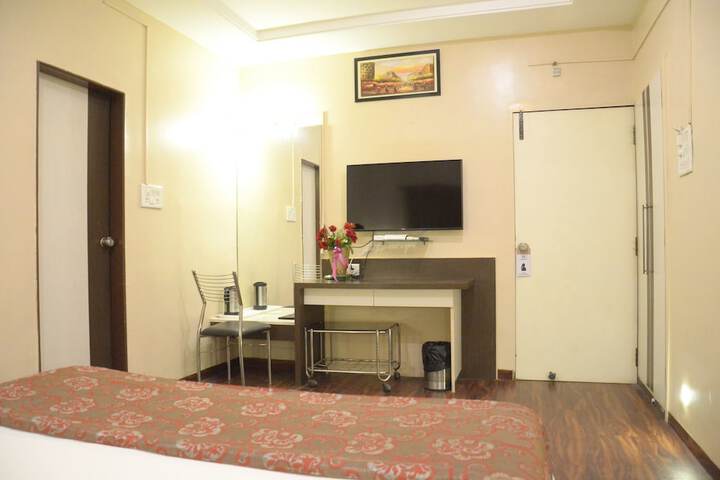 Room 6 of 30