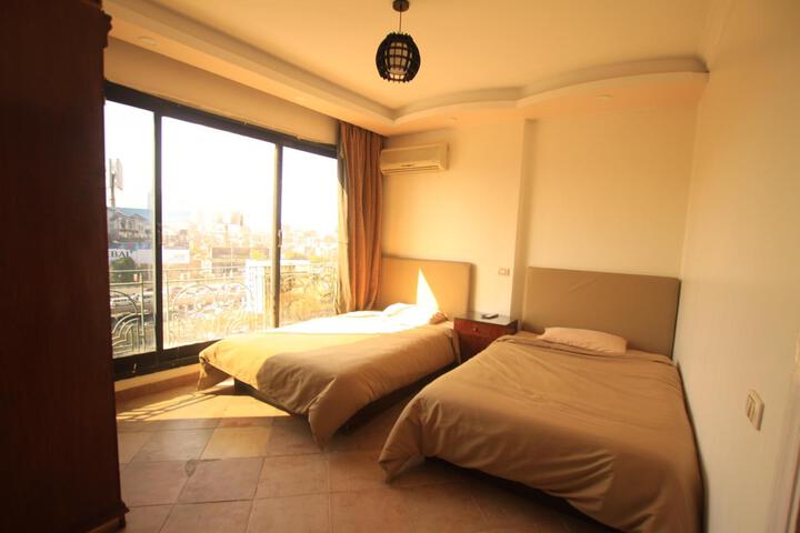 Room 8 of 28