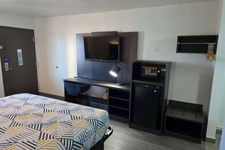 Room 16 of 28