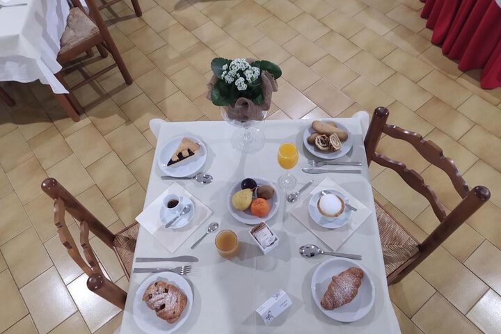 Dining 37 of 44