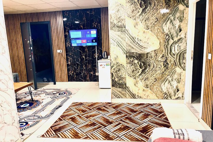 Room 4 of 17