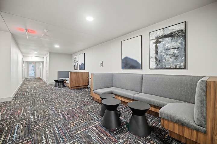 Business Center 606 of 656