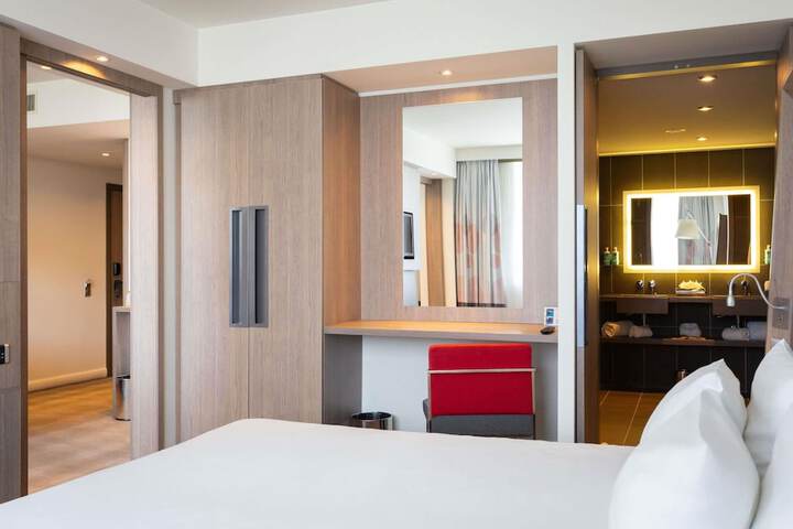 Room 15 of 216