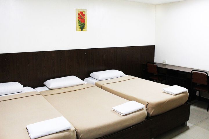 Room 12 of 42