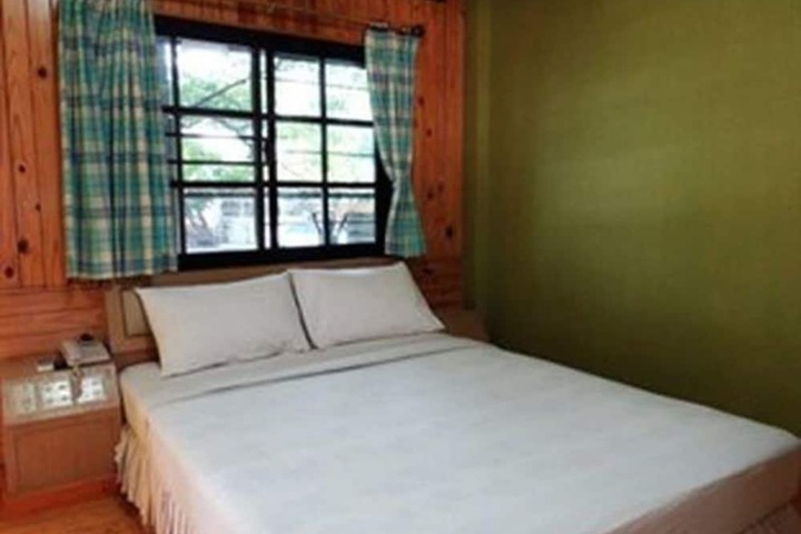 Room 4 of 32