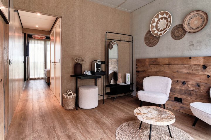 Room 27 of 46