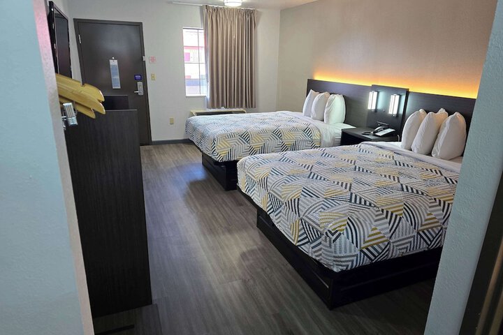 Room 10 of 28