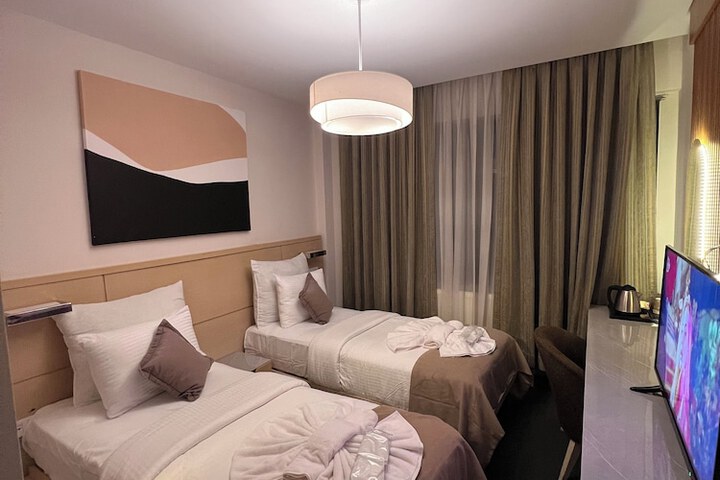 Room 5 of 17