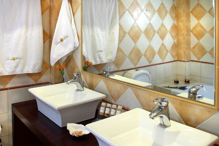 Room 16 of 23