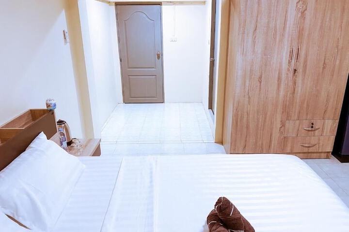 Room 9 of 37
