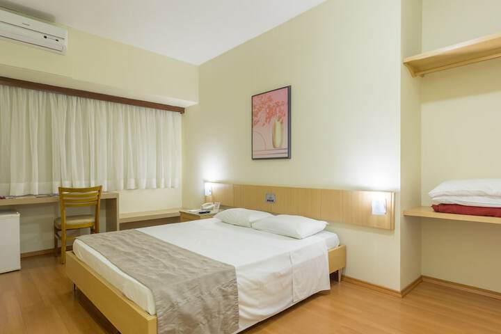 Room 13 of 36