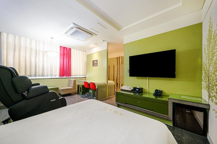 Room 33 of 58