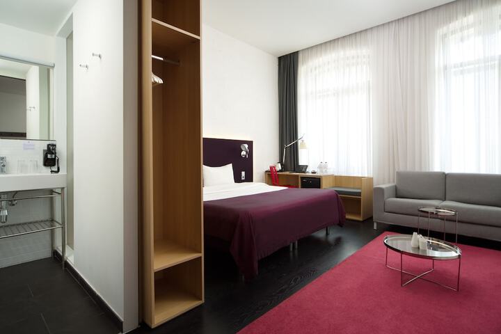 Room 13 of 42