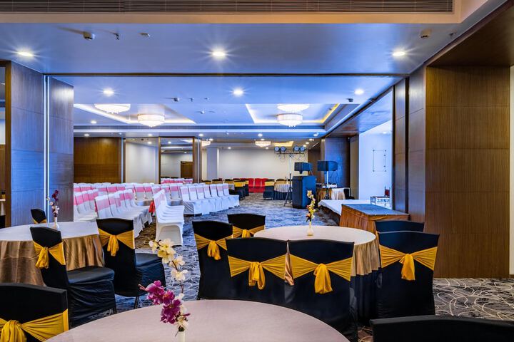 Ballroom/Hall 10 of 35