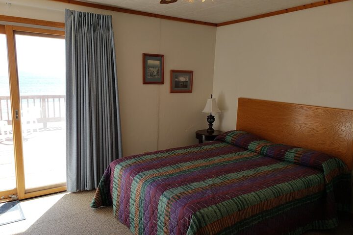 1 King Bed Beach Front Jetted Tub (1 of 40)