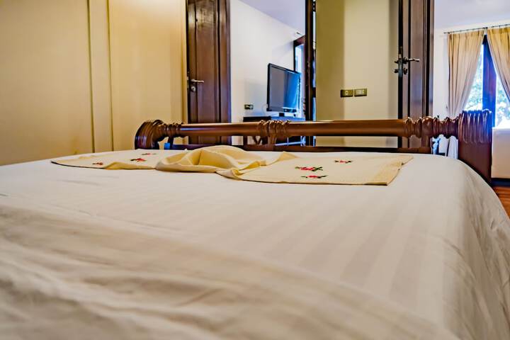 Room 10 of 93