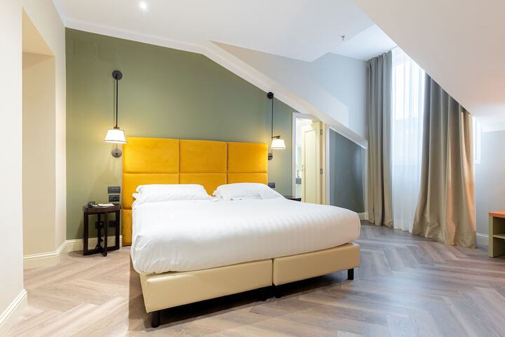 Room 15 of 53