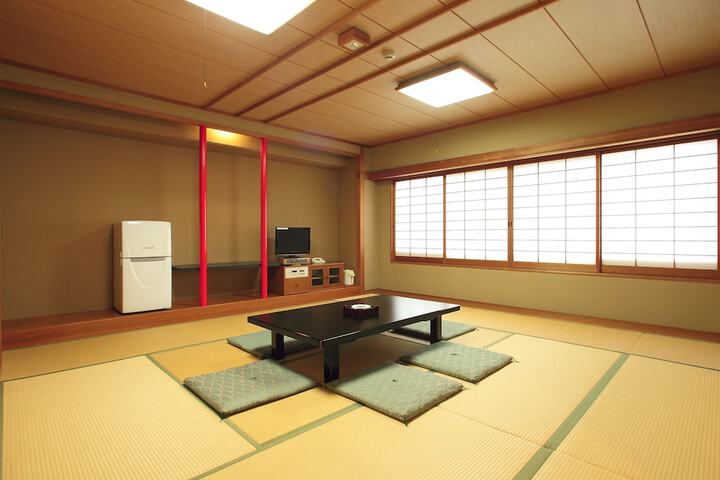 Room 5 of 28