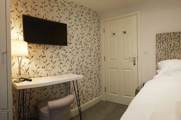 Room 27 of 71