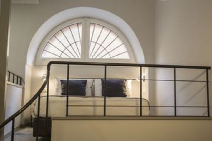 Room 7 of 18
