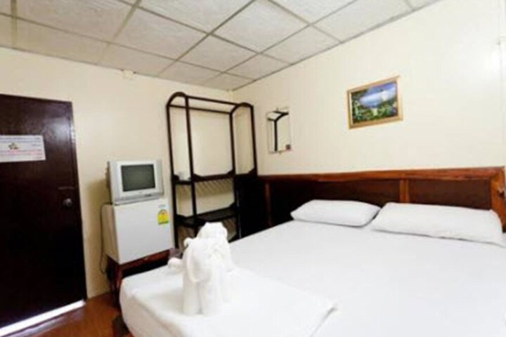 Room 28 of 93